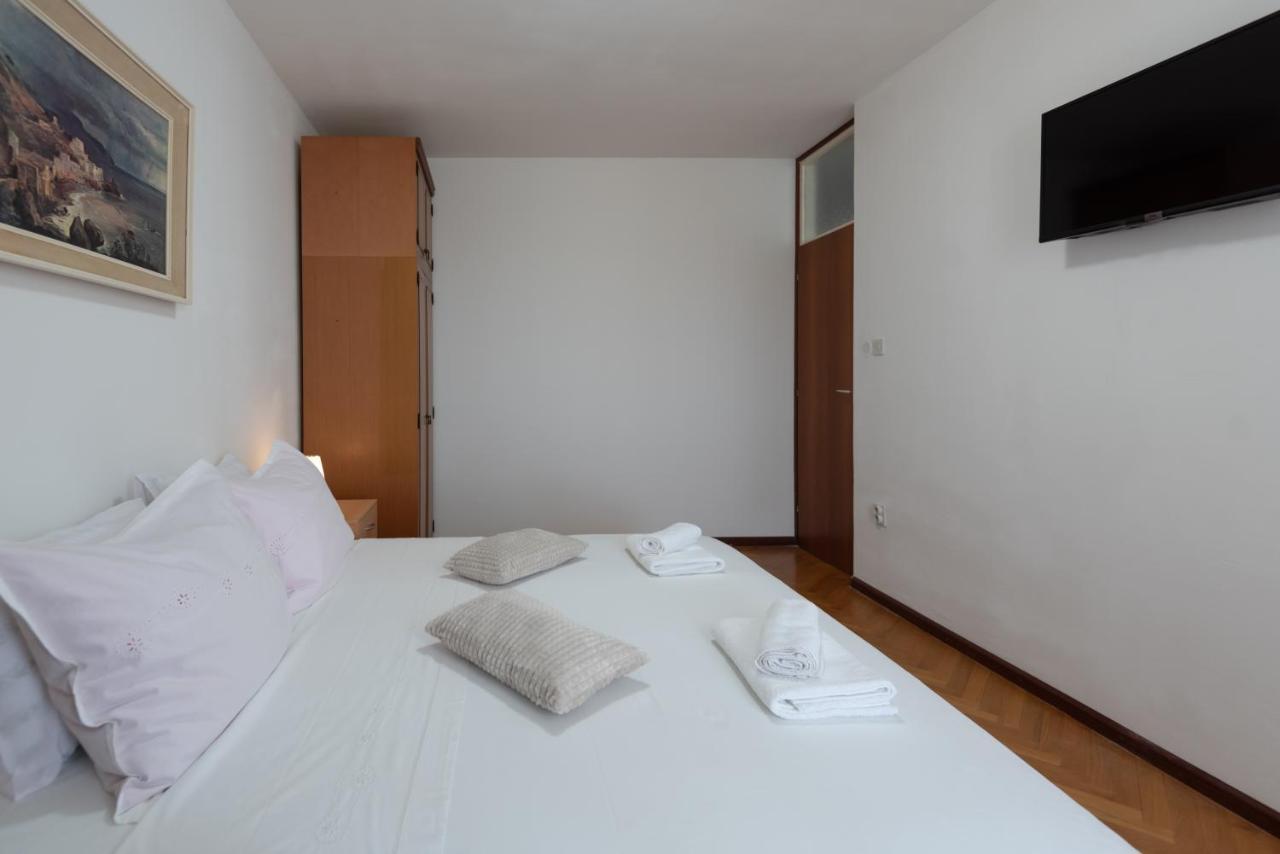 Sunnyrose - Walking Distance From Znjan - Free Public Parking - Huge Balcony Apartament *