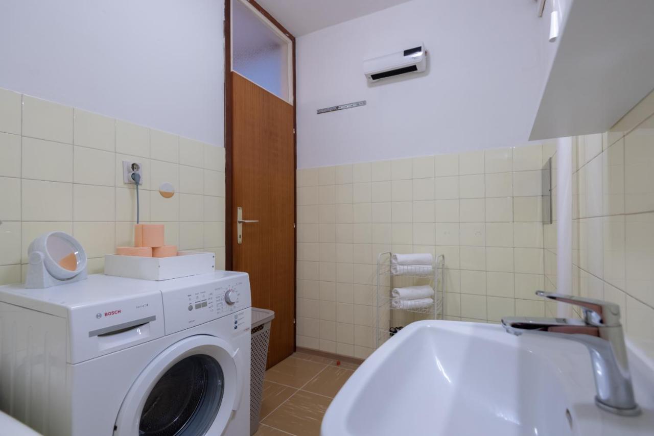Apartament Sunnyrose - Walking Distance From Znjan - Free Public Parking - Huge Balcony *