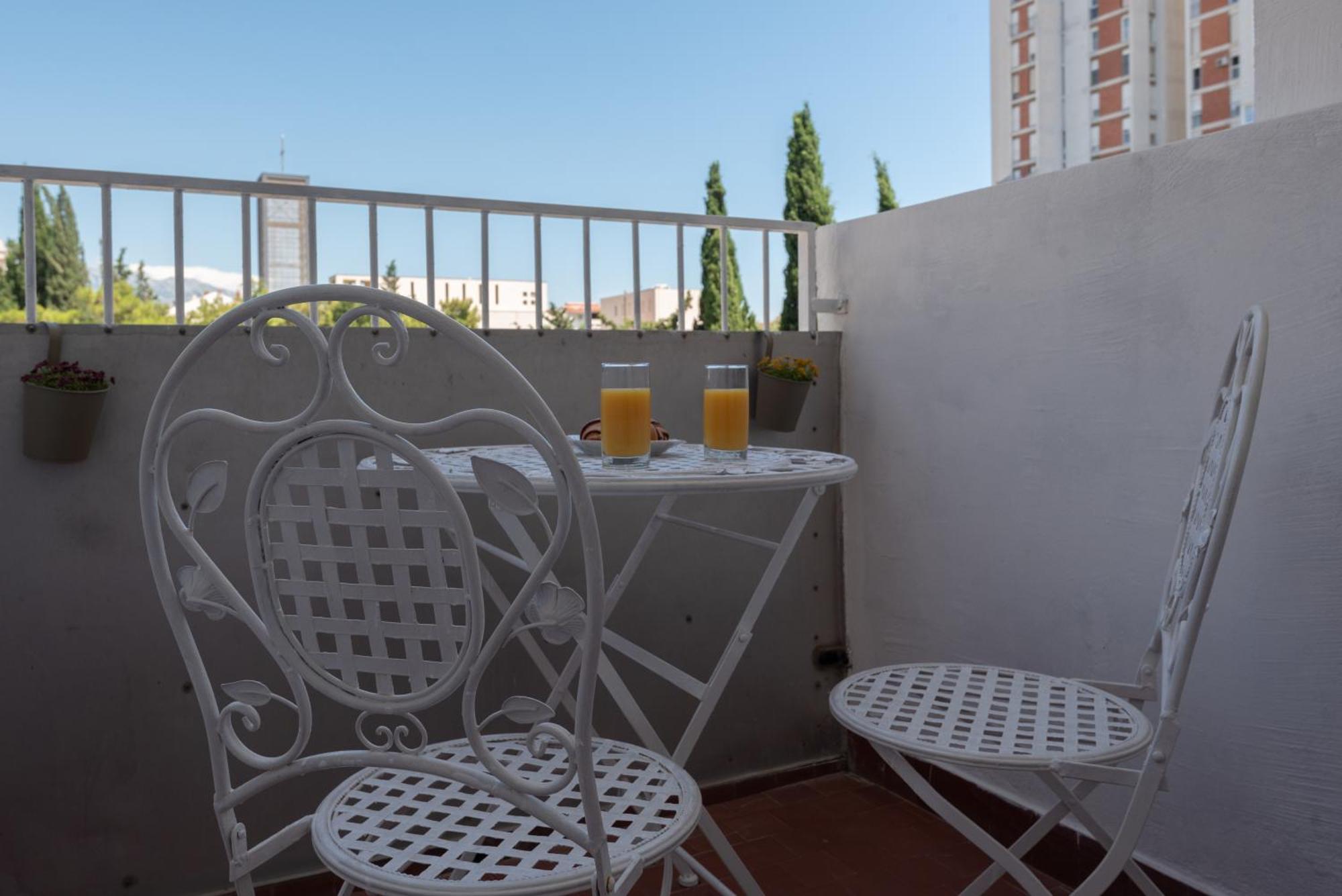 Sunnyrose - Walking Distance From Znjan - Free Public Parking - Huge Balcony Apartament *