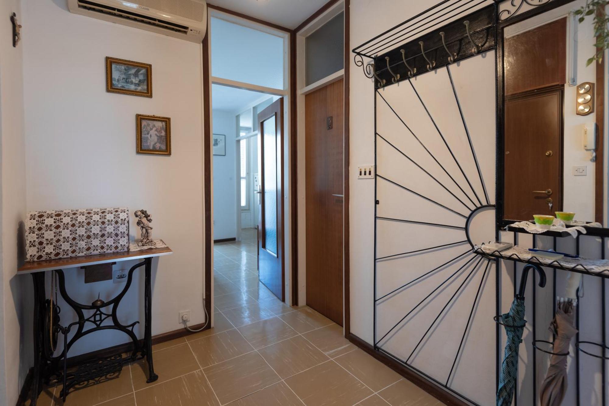 Sunnyrose - Walking Distance From Znjan - Free Public Parking - Huge Balcony Apartament