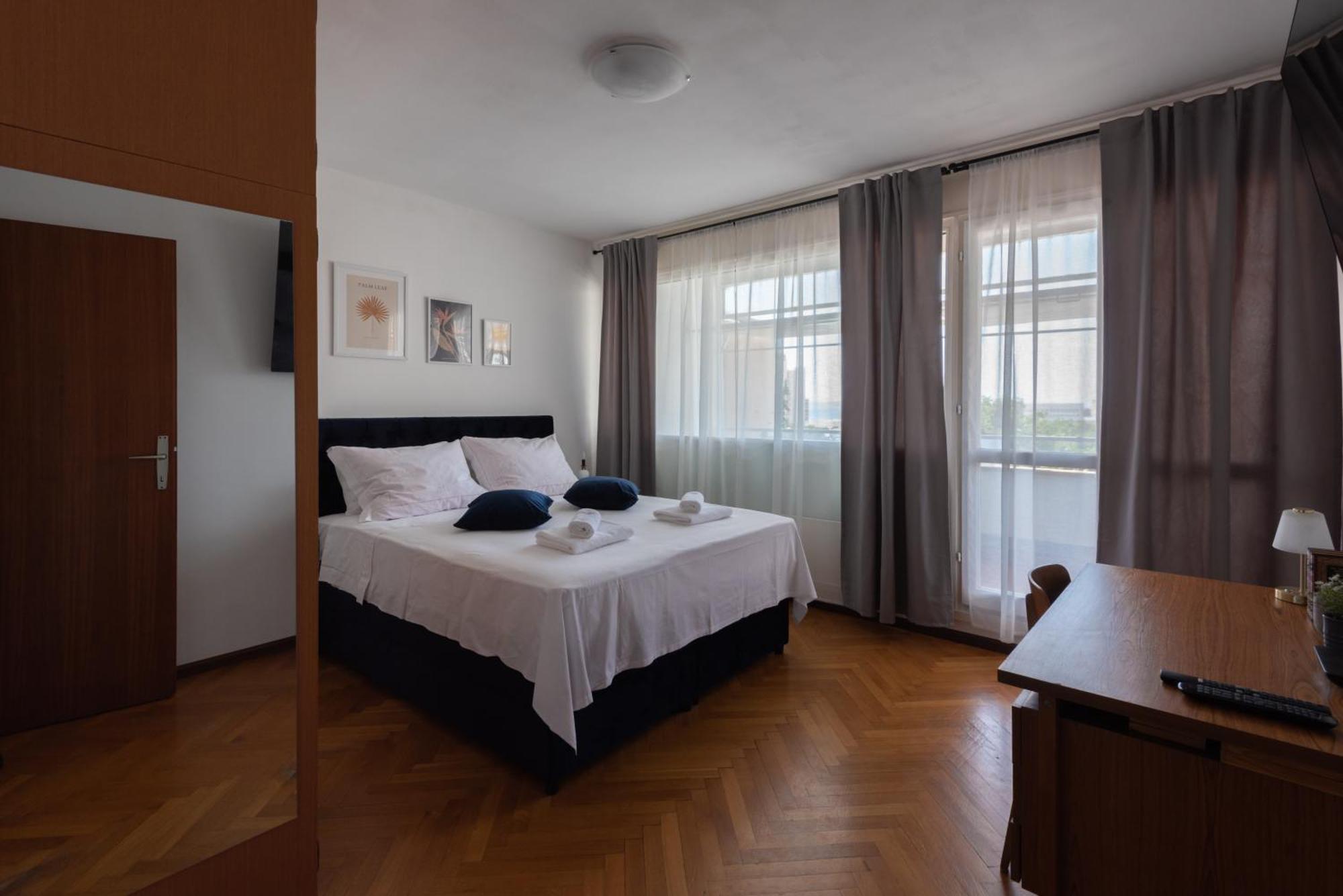 Apartament Sunnyrose - Walking Distance From Znjan - Free Public Parking - Huge Balcony *